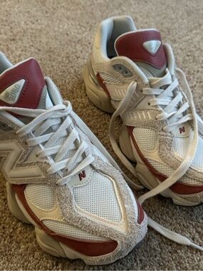 New Balance 9060 W size 9.5  White and Burgundy Retro Trainer Sneakers